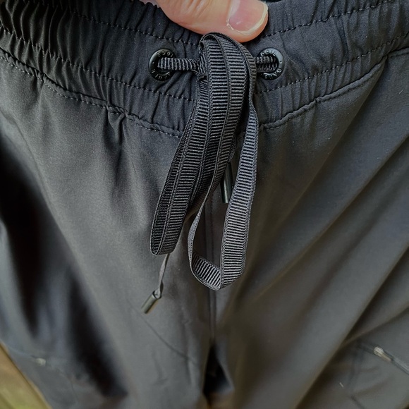 Eddie Bauer Wm's Fleece Lined Cargo Jogger Pants in Black Sz 6 - Picture 7 of 16